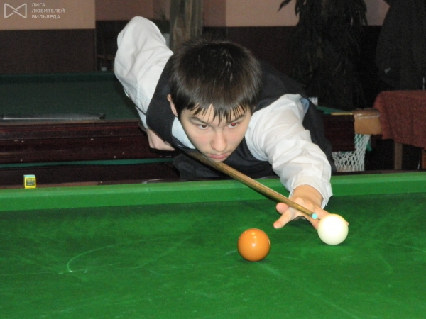 Дмитрий Енютин преобретает навыки игры и судейства